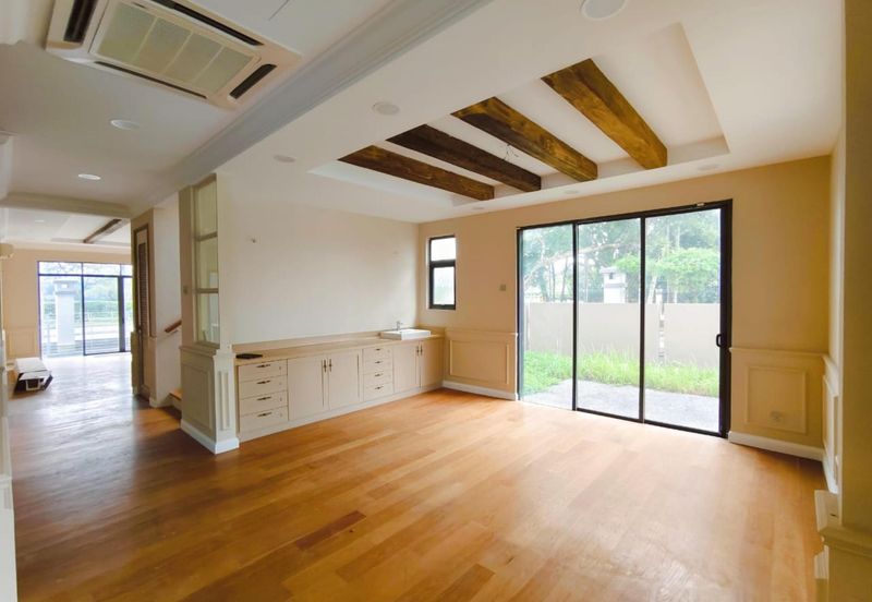 Summerglades, Perdana Lakeview West