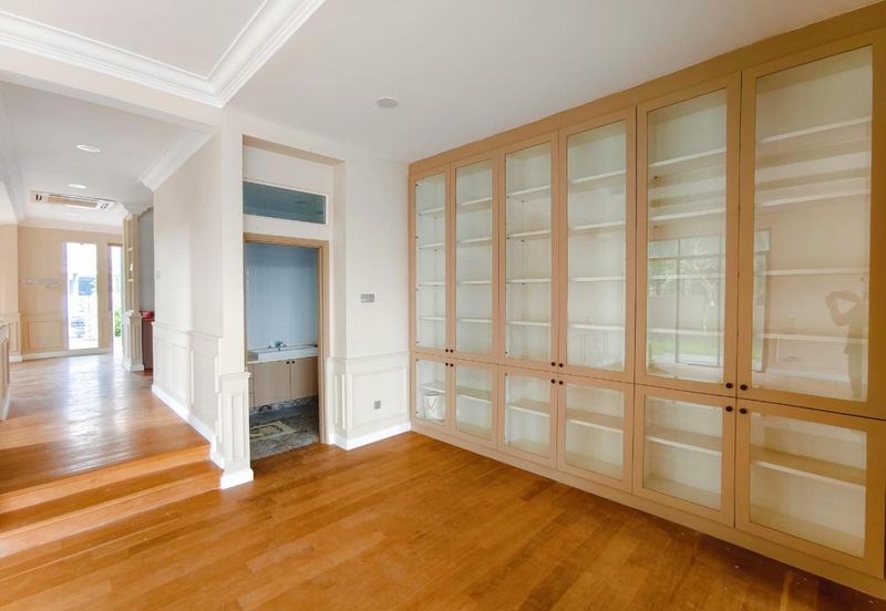 Summerglades, Perdana Lakeview West