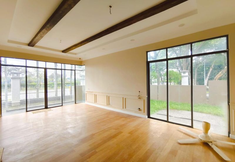 Summerglades, Perdana Lakeview West