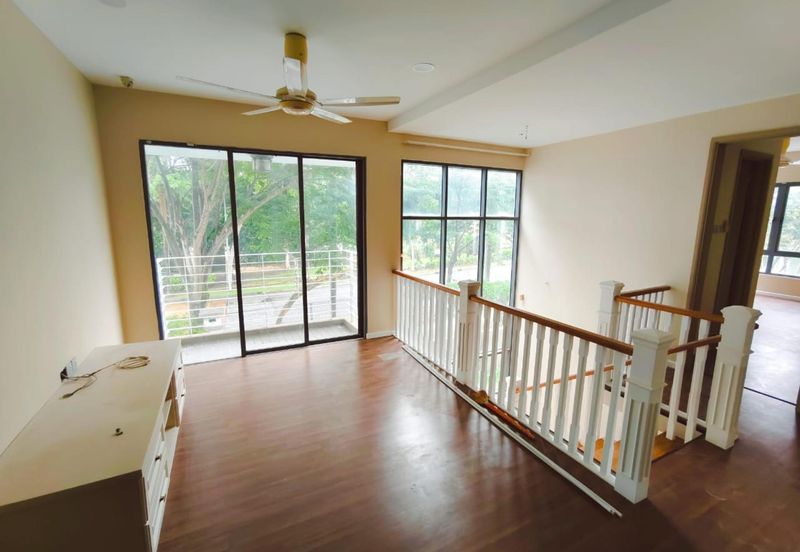 Summerglades, Perdana Lakeview West