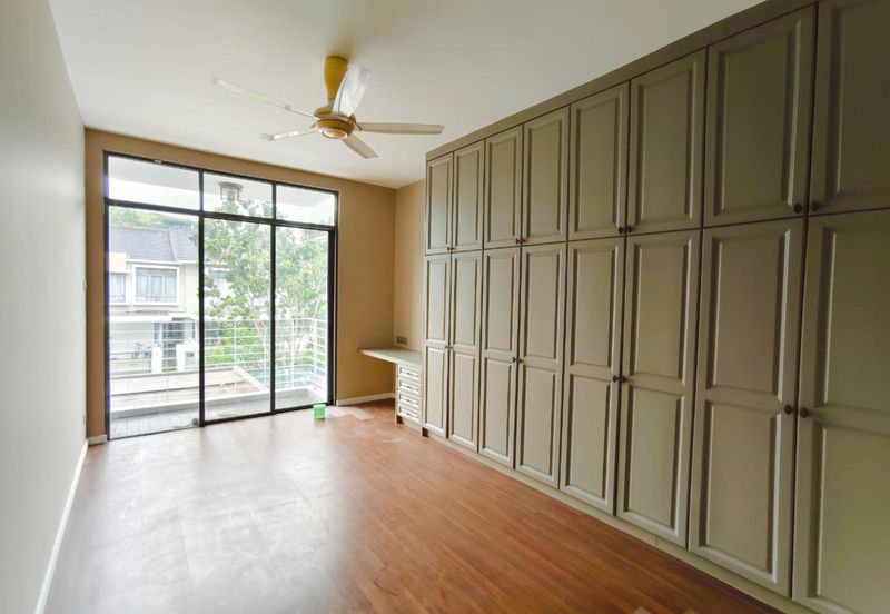 Summerglades, Perdana Lakeview West