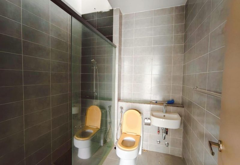 Summerglades, Perdana Lakeview West