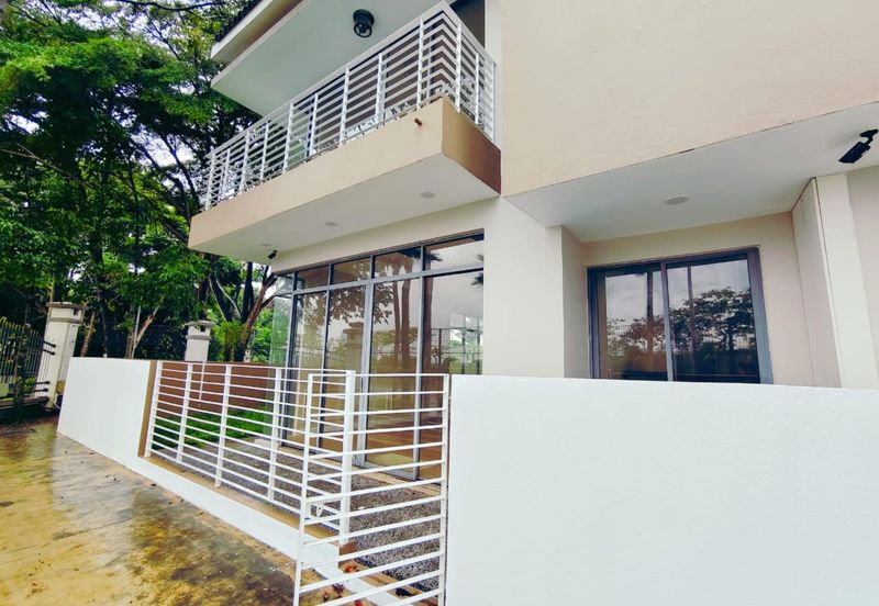 Summerglades, Perdana Lakeview West