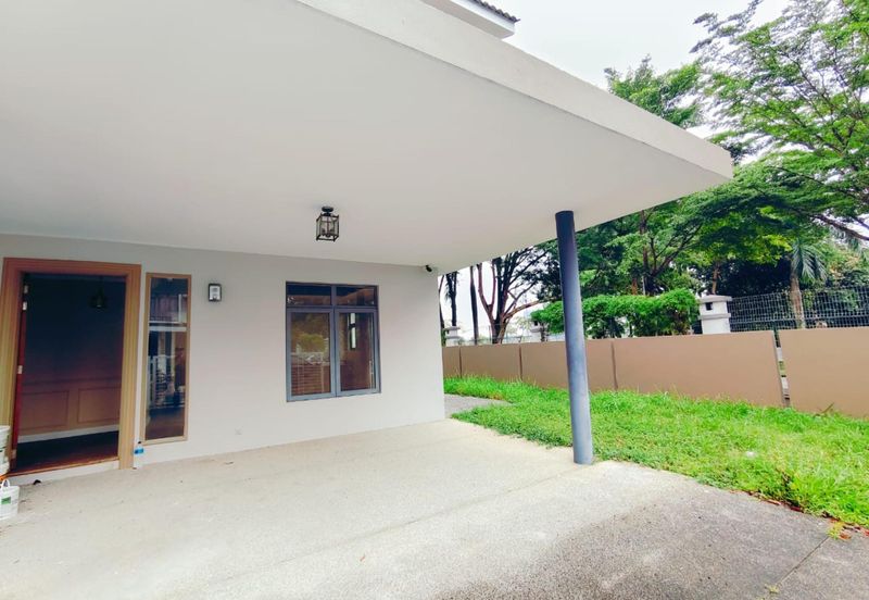 Summerglades, Perdana Lakeview West