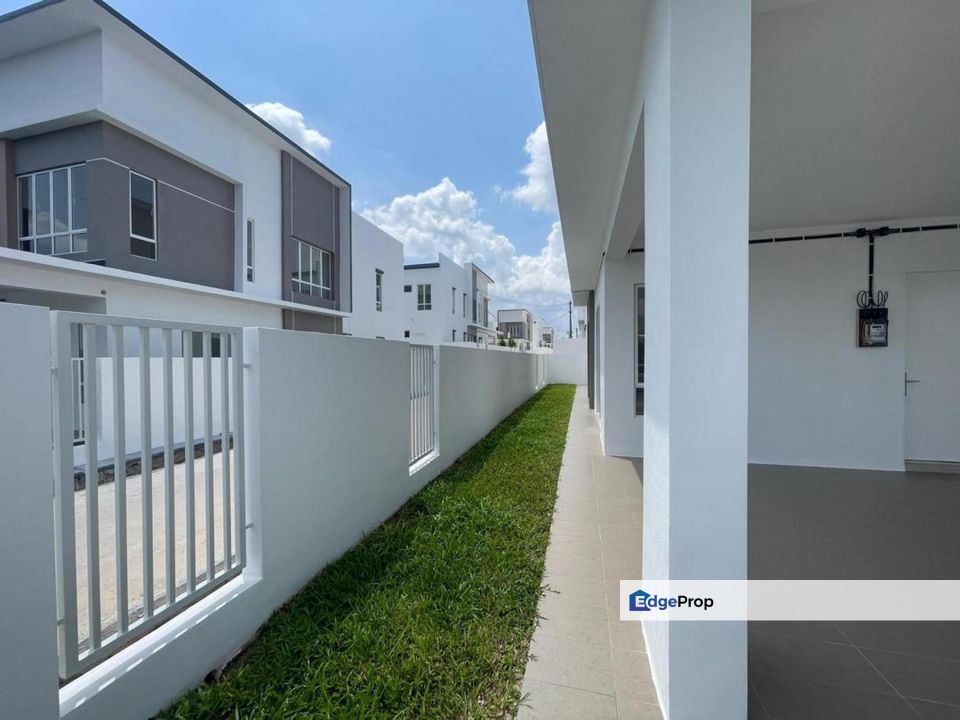 Taman Bayu Sutera, Bandar Sri Sendayan 2 Storey Terrace For Sale END LOT, Negeri Sembilan, Seremban