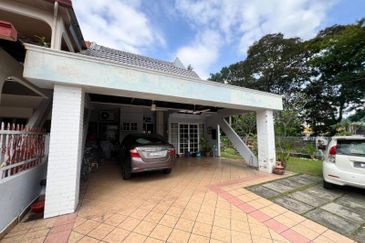 Ulu Klang, Selangor Double Storey Terrace For Sale CORNER LOT BELOW MARKET