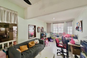 Ulu Klang, Selangor Double Storey Terrace For Sale CORNER LOT BELOW MARKET