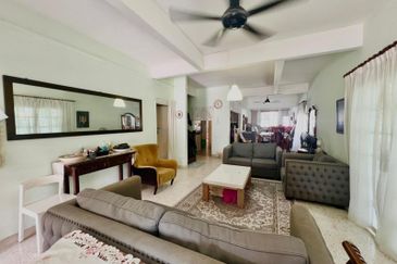 Ulu Klang, Selangor Double Storey Terrace For Sale CORNER LOT BELOW MARKET