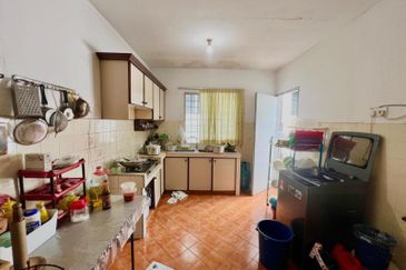 Ulu Klang, Selangor Double Storey Terrace For Sale CORNER LOT BELOW MARKET