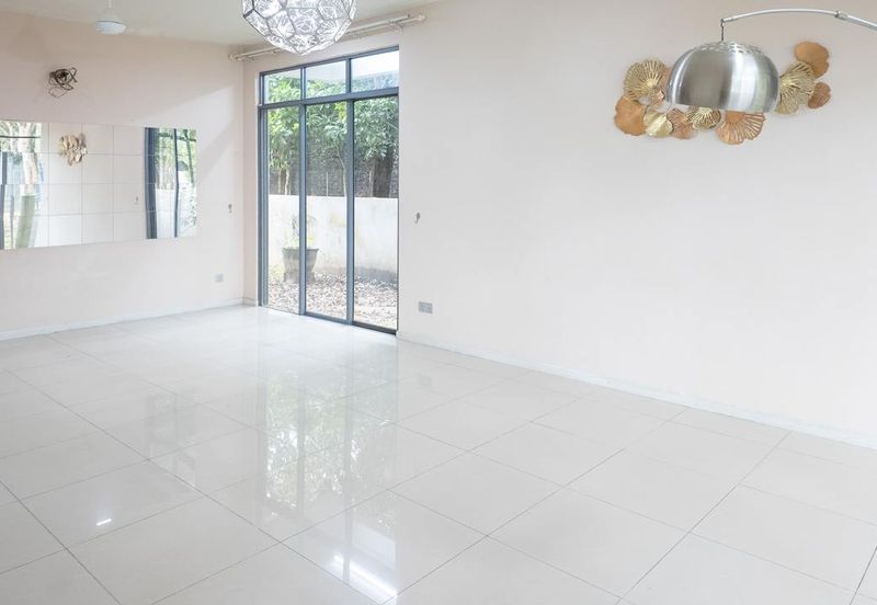 Summerglades, Perdana Lakeview West