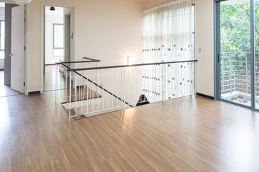 Summerglades, Perdana Lakeview West