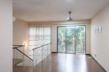 Summerglades, Perdana Lakeview West