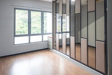 Summerglades, Perdana Lakeview West