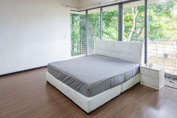 Summerglades, Perdana Lakeview West