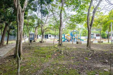 Summerglades, Perdana Lakeview West