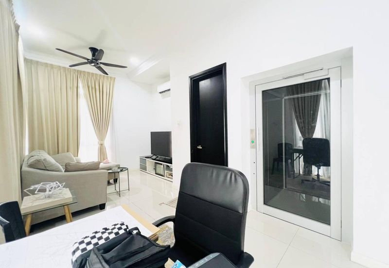 Augusta Residence, Presint 12