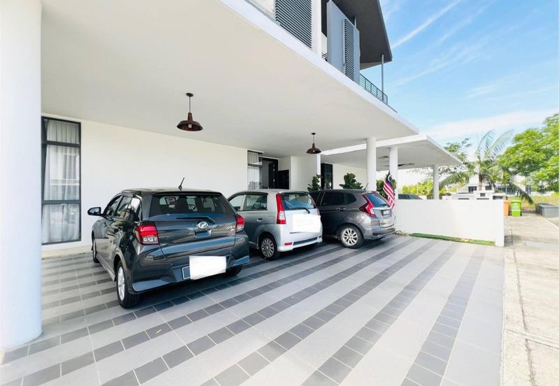 Augusta Residence, Presint 12