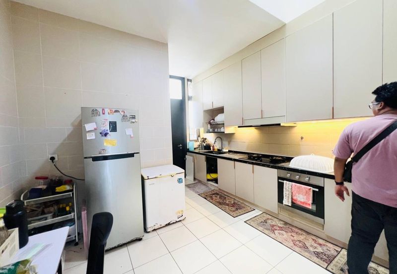 Augusta Residence, Presint 12