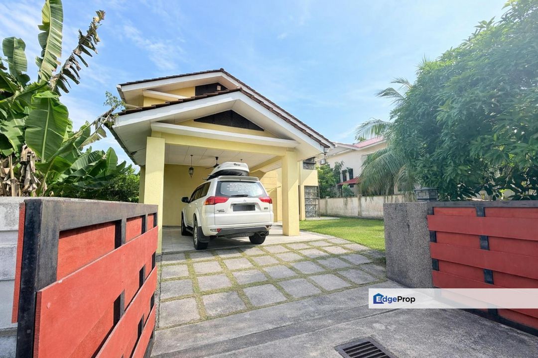 Jentayu, Bandar Baru Enstek 2 Storey Bungalow For Sale FULLY RENOVATED, Negeri Sembilan, Seremban