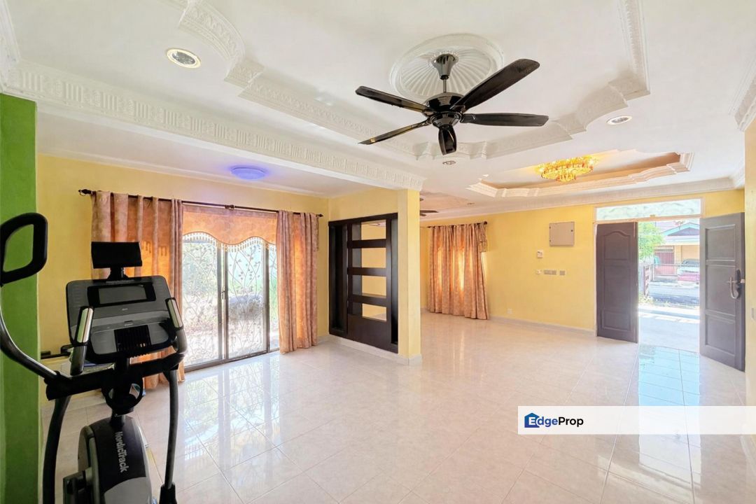 Jentayu, Bandar Baru Enstek 2 Storey Bungalow For Sale FULLY RENOVATED, Negeri Sembilan, Seremban