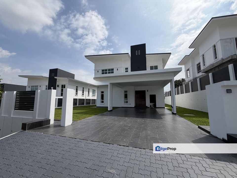 Sungai Merab, Bangi Double Storey Bungalow For Sale STRATEGIC LOCATTION, Selangor, Bangi