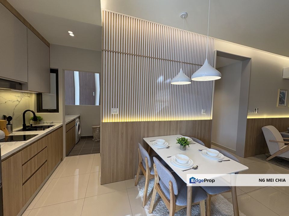 Freehold, 3 Bedroom + 2 Bathroom, 2 Carpark, 500m to LRT & LRT 3 stations, Excellent location at prestigious address, Selangor, Shah Alam