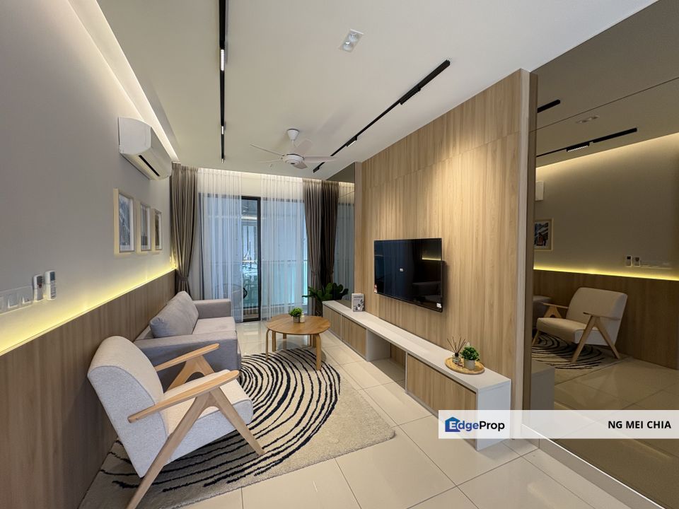 Freehold, 3 Bedroom + 2 Bathroom, 2 Carpark, 500m to LRT & LRT 3 stations, Excellent location at prestigious address, Selangor, Shah Alam