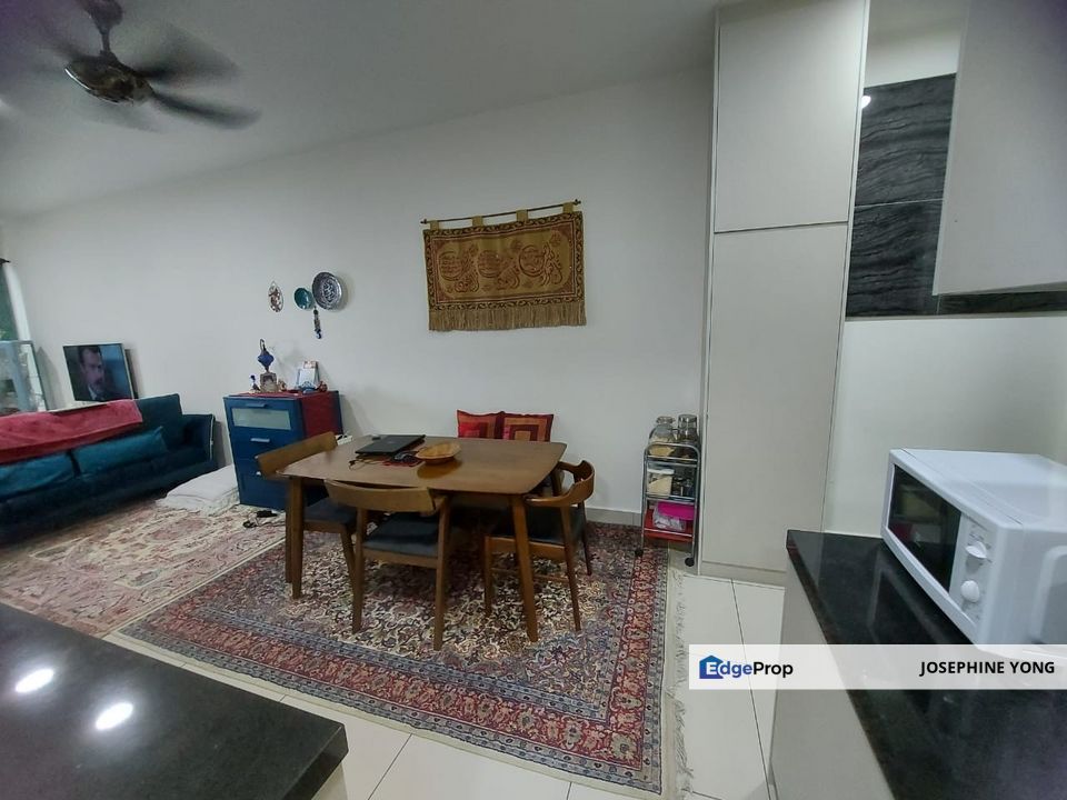 Stylish Living @ K L T S – 918 sqft Fully Furnished with Relaxing Pool View!, Kuala Lumpur, Gombak