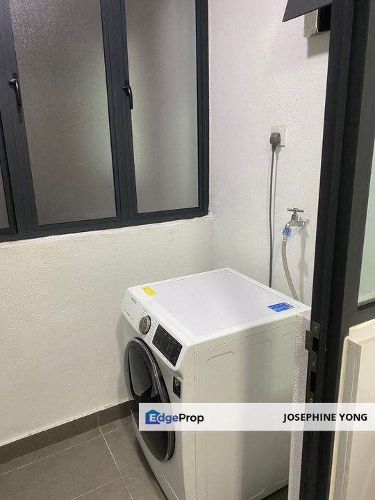 Modern 918 sqft Pool-Facing Condo @ K L Traders Square – Fully Furnished & Ready for You!, Kuala Lumpur, Gombak