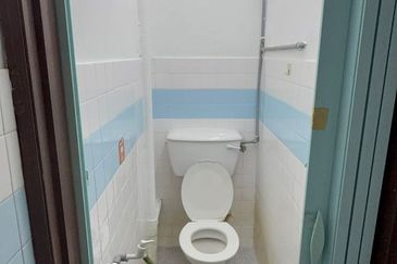 Cheras Taman Kencana 1st Floor Office Easy Visible By Roadside For Rent