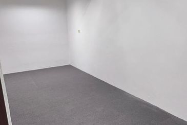 Cheras Taman Kencana 1st Floor Office Easy Visible By Roadside For Rent