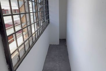 Cheras Taman Kencana 1st Floor Office Easy Visible By Roadside For Rent