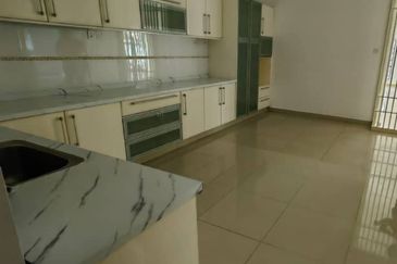 Mahkota Cheras Freehold 2.5 Storey Semi-D with Reno & Extended for Sale 