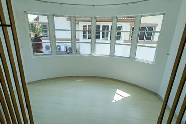 Mahkota Cheras Freehold 2.5 Storey Semi-D with Reno & Extended for Sale 