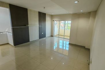 Mahkota Cheras Freehold 2.5 Storey Semi-D with Reno & Extended for Sale 