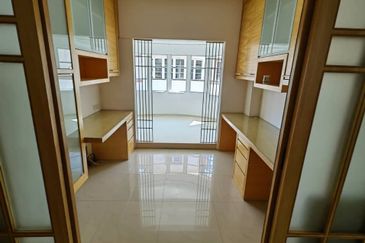 Mahkota Cheras Freehold 2.5 Storey Semi-D with Reno & Extended for Sale 