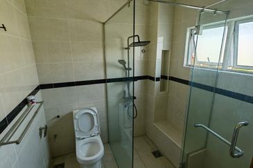 Mahkota Cheras Freehold 2.5 Storey Semi-D with Reno & Extended for Sale 