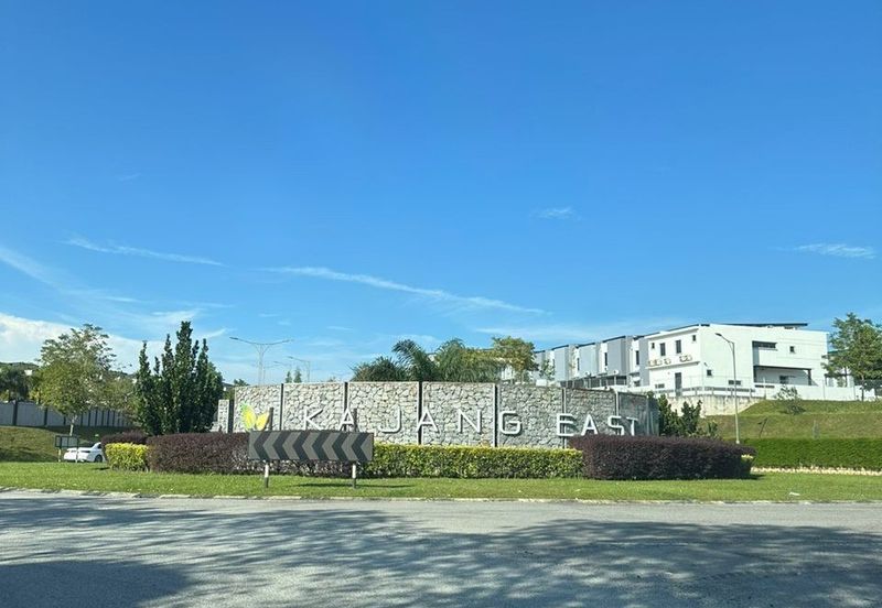 Kajang East Brand New 2-Storey Shop Facing Main Road for Rent 