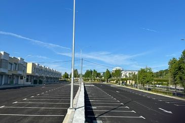 Kajang East Brand New 2-Storey Shop Facing Main Road for Rent 