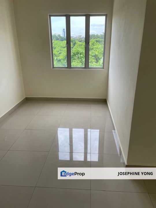 Bandar Sri Permaisuri Sommerset Close 4 Bedrooms Townhouse for Sale, Kuala Lumpur, Cheras