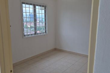 Spacious 3-Bedroom Pandan Jaya Apartment For Sale in Prime Location - Perfect for Own Stay or Investment.