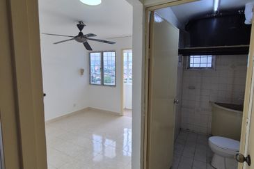 Spacious 3-Bedroom Pandan Jaya Apartment For Sale in Prime Location - Perfect for Own Stay or Investment.