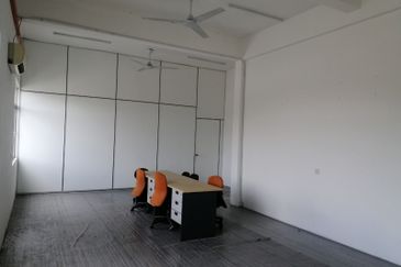 Balakong 1st Floor Shop Easy Access to Main Road for Rent 
