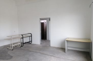 Balakong 1st Floor Shop Easy Access to Main Road for Rent 