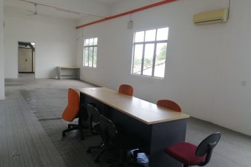 Balakong 1st Floor Shop Easy Access to Main Road for Rent 