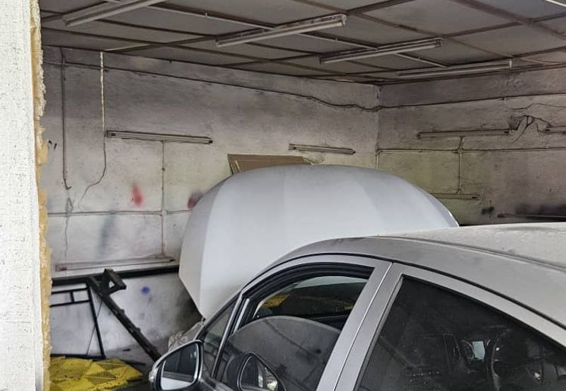 For Rent - Shop @ Hulu Langat Suitable As Car Wash /  Workshop  Main Road Frontage With High Visibility