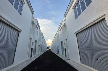 For Rent - G Flr Shop @ Bidara Suria Brand New, Main Road Frontage