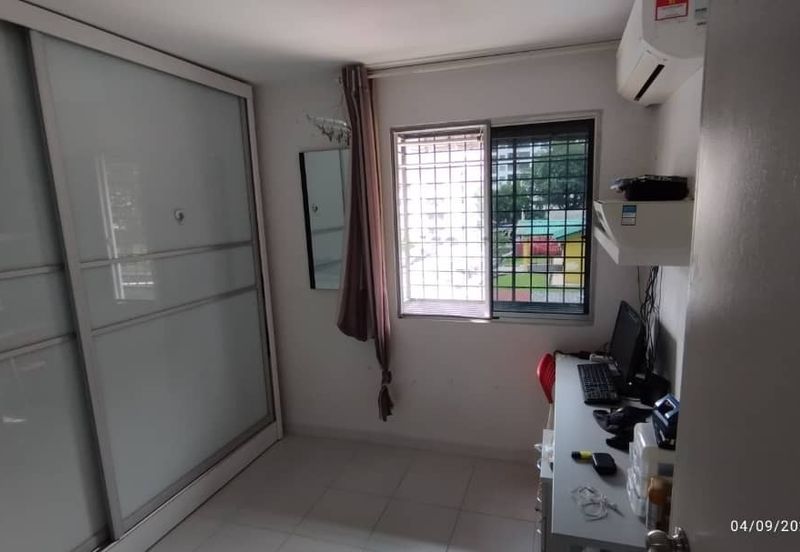 Flat Pandan Jaya Blok L13