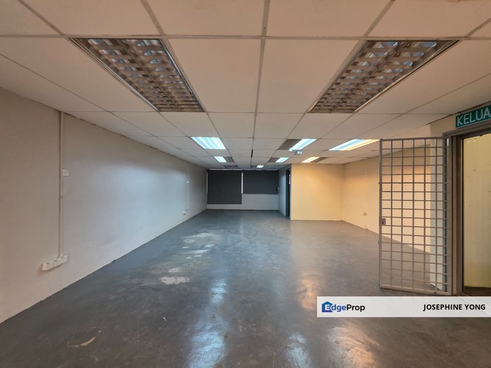 For rent – First floor shop @ Pandan Perdana main road frontage, ample parking nearby, Kuala Lumpur, Cheras