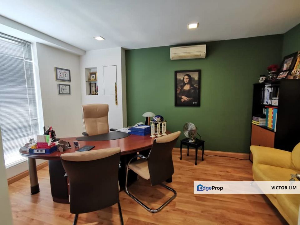 Renovated Usj 9 office with lift and near LRT, Selangor, Subang Jaya